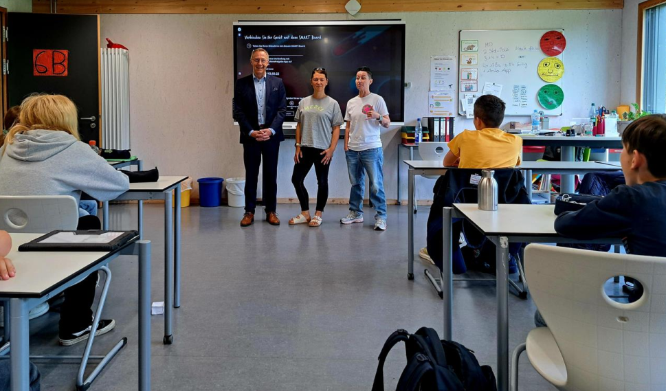 2.400 Euro für Präventionskurse an der Eichwaldschule  von der Raiﬀeisenbank Schaafheim