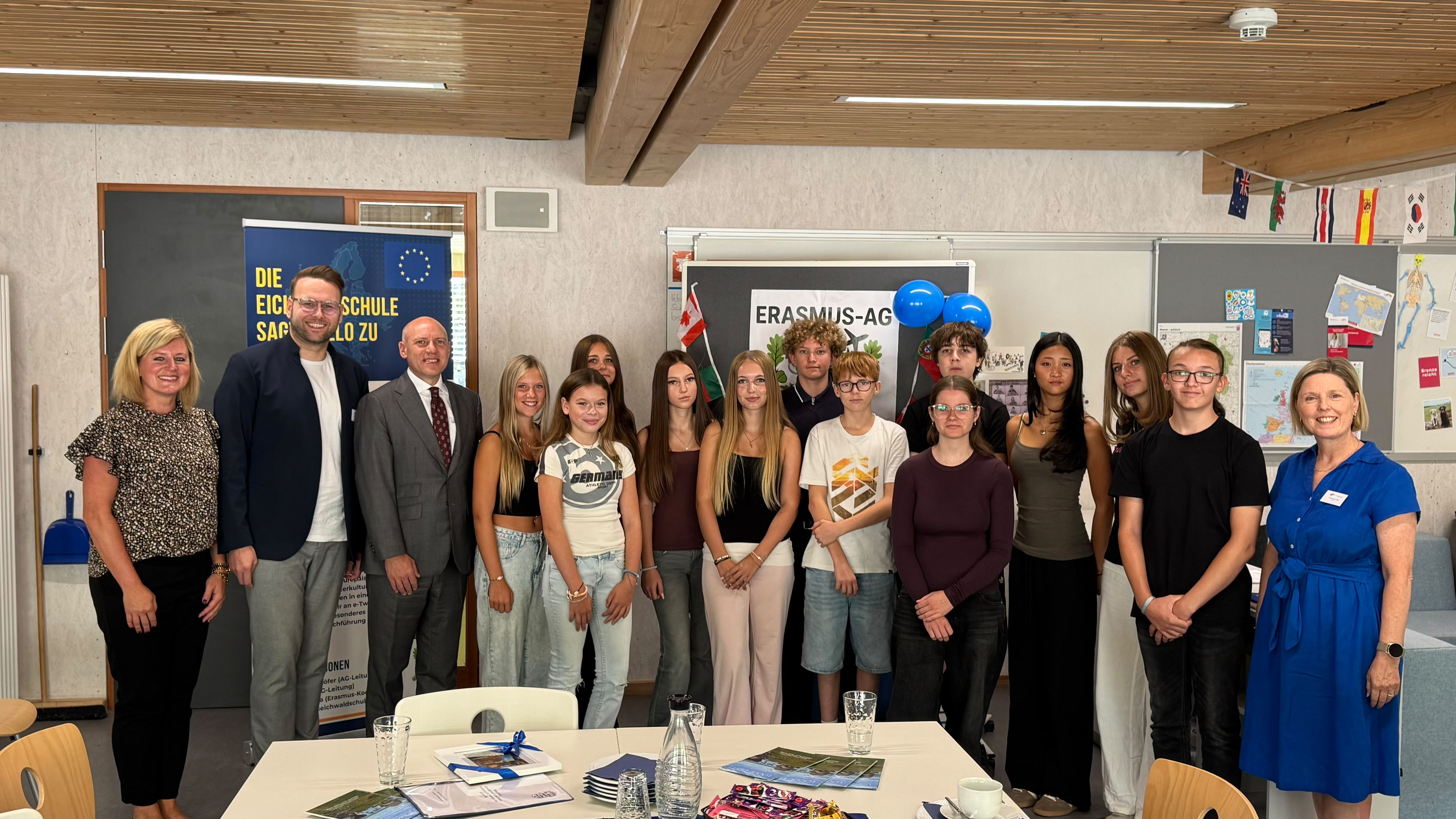 Staatsminister Manfred Pentz zu Besuch: Europa-AG startet mit Erasmus+ den internationalen Austausch